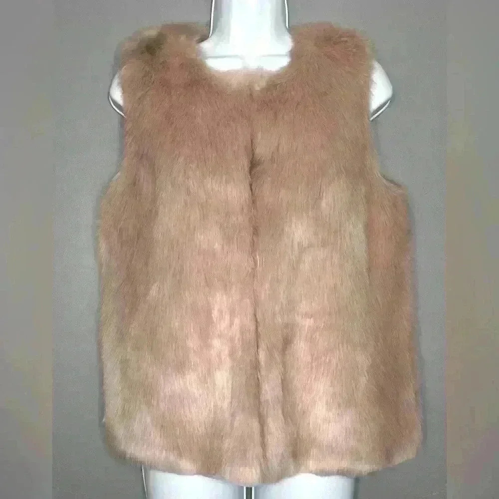 Forever 21 Exclusive Faux Fur Women's Vest (498)